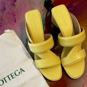 *New* BOTTEGA VENETA The Band Mule Leather Sandals